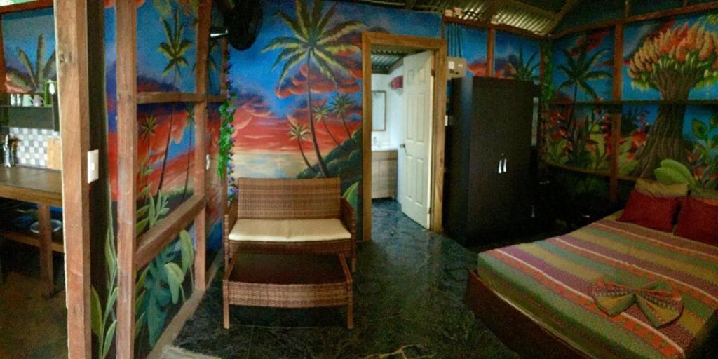 Oasis Beachfront Hostel Puerto Limon Exterior foto